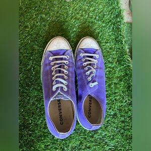 Converse Mens 9 Women’s 11 Purple.  Worn a few times. EUC low Chuck Taylor